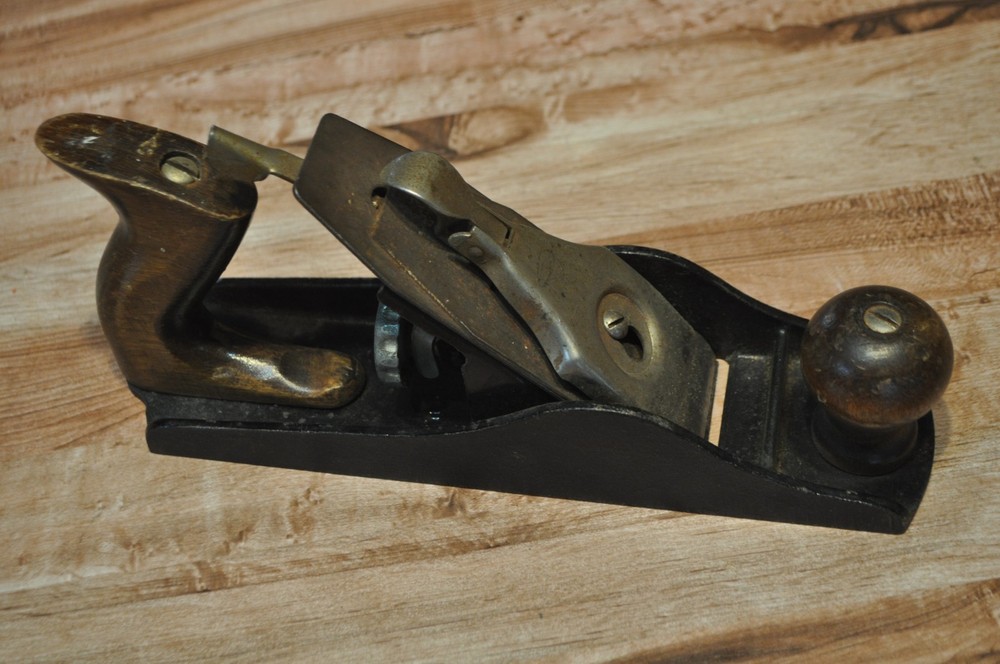 Vintage NO NAME Smoothing Bench Plane (Looks Like a Stanley #4) Exactly as shown