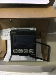1PC Omron E5CN-Q2MT-500 E5CNQ2MT500 Temperature Controller AC100~240V New