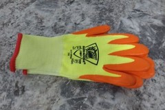 Pip HVY710HSNF 120 Pk Size S / Size 7 Cut-Resistant Gloves