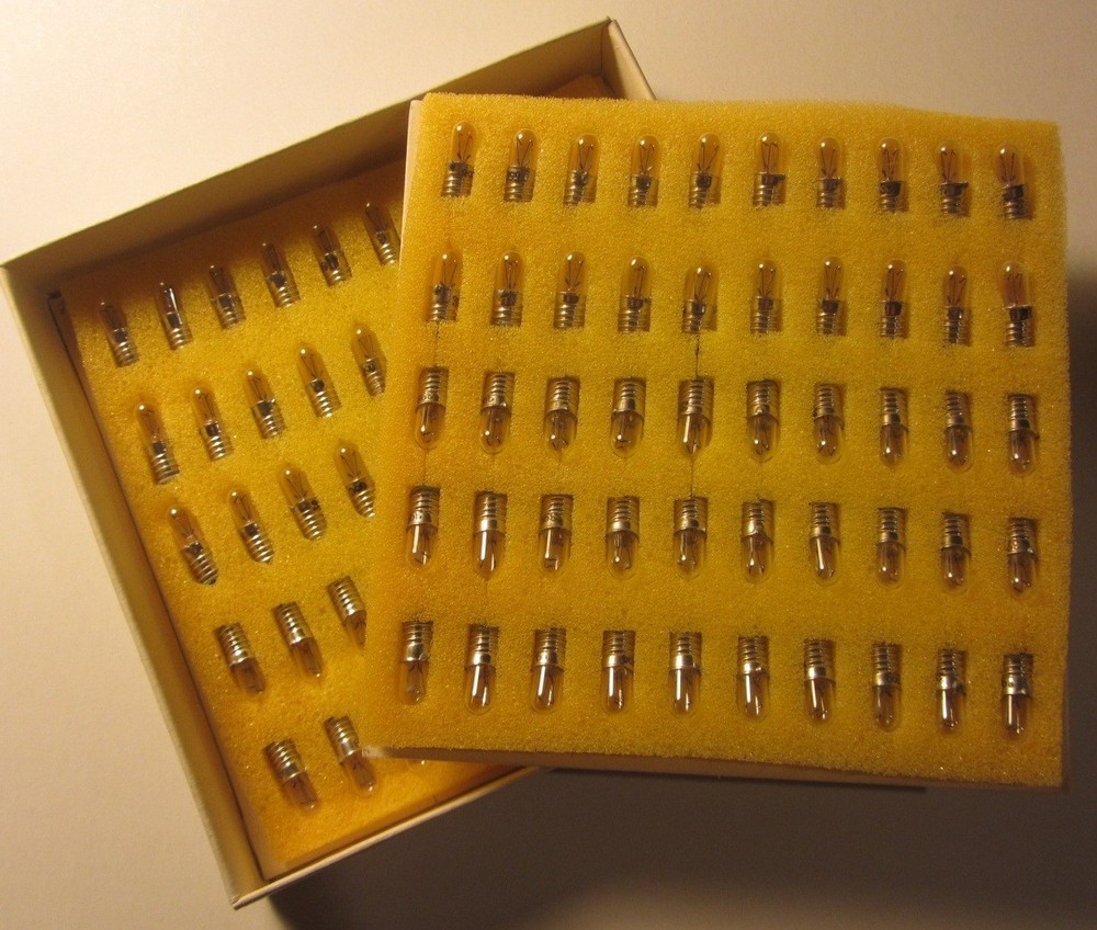 NOS Box of 100 pcs No 399 Subminiature Incandescent Lamp Bulbs 28V Screw Base