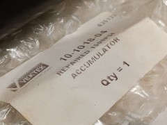 Vektek 10-1018-04 accumulator, 1500 PSI nitrogen precharged as shown