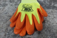 Pip HVY710HSNF 120 Pk Size S / Size 7 Cut-Resistant Gloves