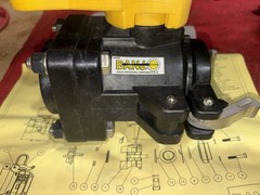 Banjo DM200A 2in Poly Female Drymate Coupling Low Profile Handle.