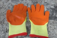 Pip HVY710HSNF 120 Pk Size S / Size 7 Cut-Resistant Gloves