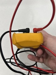 Fluke 117 True RMS Digital Multimeter w/Lead Set (Cat III 600V / 10A) with Case