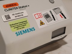 Siemens 10379675 CLINITEK Status+ Urinalysis Analyzer as shown in photos