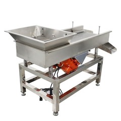 110V Linear Vibrating Screen Stainless Steel 3mm Hole 3000RPM Dual Motor