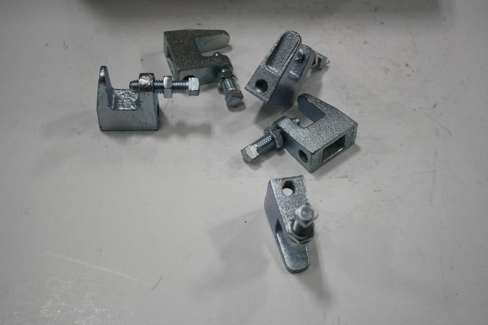 Box of 100 Erico Caddy #300 EZ-Riser Beam Clamp 3/8″ Electro Galvanized 3000037E