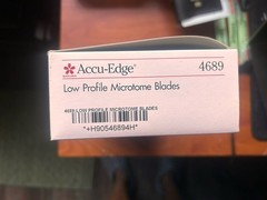 Sakura Accu-Edge 4689 Low Profile Microtome Blades – Case of 10 Boxes 500 Total