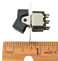 (25x) DPDT ON-NONE-ON 5A 120VAC / 28VDC – 2A 250VAC Rocker Switch – Solder