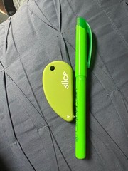 Ambidextrous Safety Cutter with Non-Slip Rubber Handle & Built-In Magnet