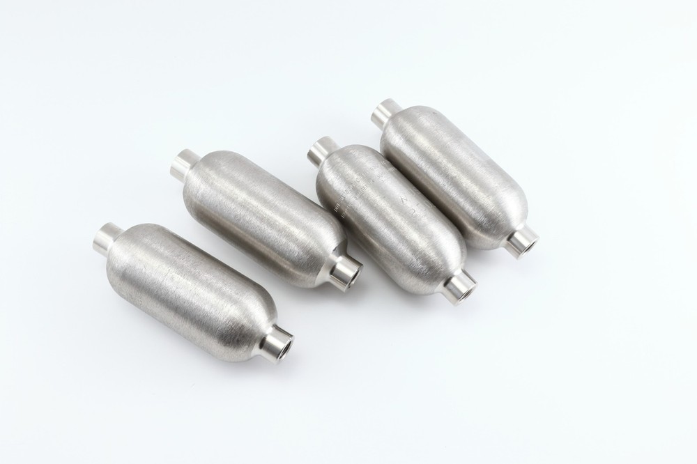 Sample cylinder 150CC, Swagelok 304L-HDF4-150, 1/4 NPT double ended.