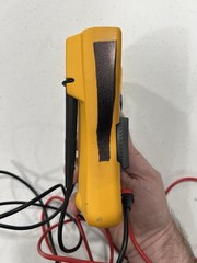 Fluke 117 True RMS Digital Multimeter w/Lead Set (Cat III 600V / 10A) with Case