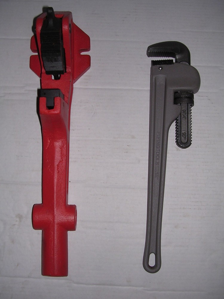 NEW FOOT VISE & PIPE WRENCH 1-1/4″-2″ RIDGID 300 535 700 1822 1224 Pipe Threader