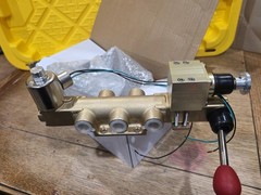 FREE SHIPPING. VGK-4523-20C-D012 Air Bottom Dumps pneumatic Valve 3 way position