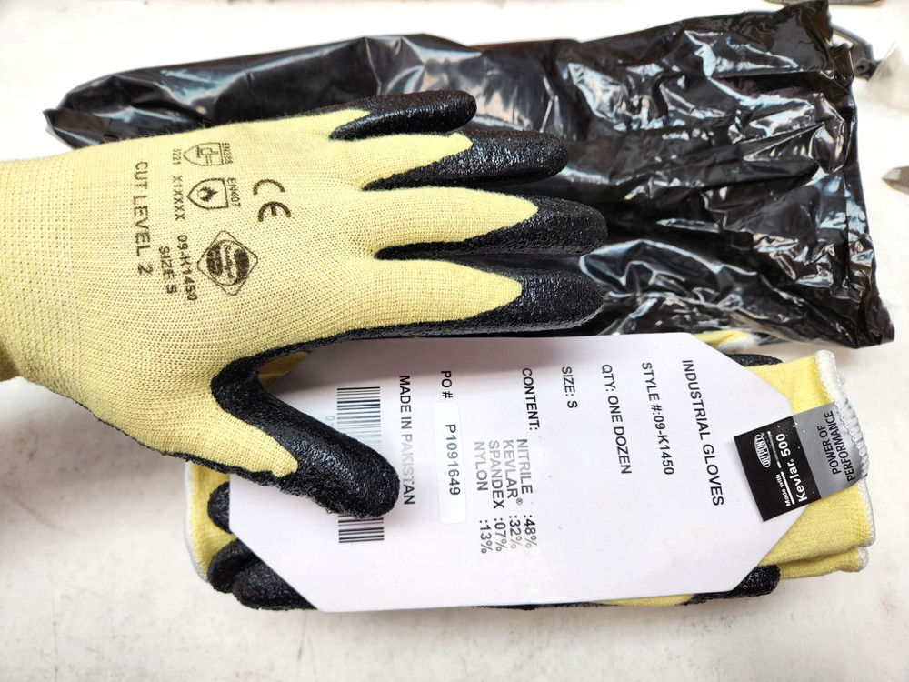 12 PAIRS – PIP 09-K1450 – G-Tek Cut Resistant FR Nitrile Safety Gloves, Small