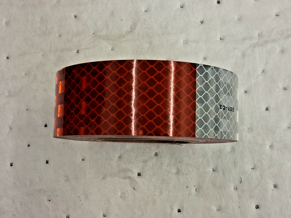 3M Red/White Reflective OSHA Conspicuity Tape 1-1/2″ Wide 7100175825