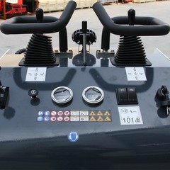Compact stand-up tracked mini skid steer loader Runtong R420 Engine US in Stock