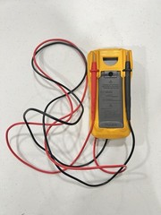 Fluke 117 True RMS Digital Multimeter w/Lead Set (Cat III 600V / 10A) with Case