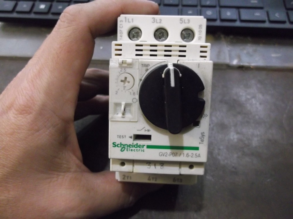 SCHNEIDER GV2-P07 / 1.6-2.5A CONTACTOR MANUAL STARTER MOTOR BREAKER (201)