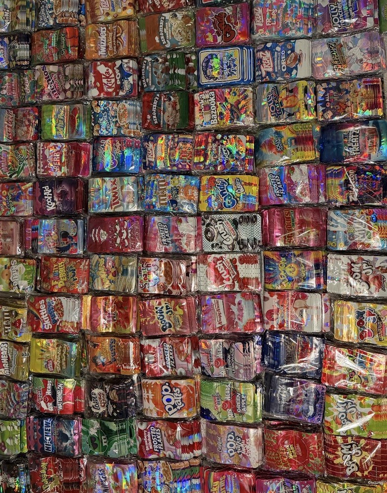 500 PCS – 3.5g Mylar Bags Holographic Trendy 5 Designs SEALABLE Smell Proof
