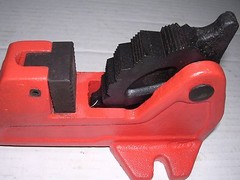 TWO FOOT VISE & PIPE WRENCH 1/2″-2″ RIDGID 300 535 700 1822 1224 Pipe Threader
