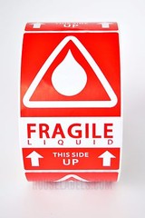 1 Roll ; 500 Labels 3×5 (3″ x 5″) Pre-Printed Fragile LIQUID This Way Up Labels