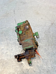 1967 John Deere 4020 Tractor Hydraulic Valve Block R27492R