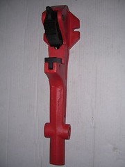 NEW FOOT VISE & PIPE WRENCH 1-1/4″-2″ RIDGID 300 700 141 161 Pipe Threader 811
