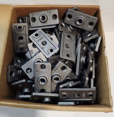1/2″ PL CEILING FLANGE W/BOLT THREAD SKU: 940 ( ONLY SALE BOX OF 100 PCS )