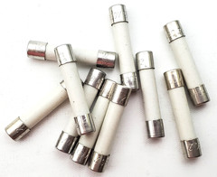 Box of 100 Bussmann ABC2 250 Volt 2 Amp Ceramic 1/4″ x 1-1/4″ Fast Acting Fuses