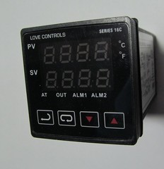 NEW DWYER LOVE CONTROLS 16C-3 1/16 DIN TEMPERATURE CONTROLLER RELAY OUTPUT