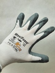 6 Pairs – PIP 34-800 MaxiFoam G-Tek Premium Nitrile Foam Coated Gloves Size: Med
