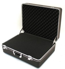 241809 – PLATT LUGGAGE – HEAVY-DUTY POLYETHYLENE CASE – Interior Dimensions (L x