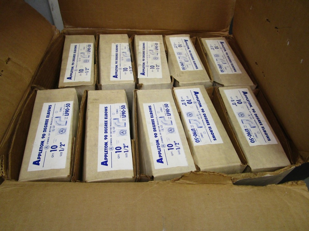New Open Box of 100 Pcs Appleton 90 Degree Elbows Female LF90-50 1/2″ 51524LR