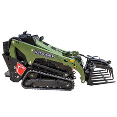 TYPHON STOMP V1000 1.5Ton Skid Steer Loader Kubota D1105 w Grapple and Bucket