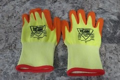 Pip HVY710HSNF 120 Pk Size S / Size 7 Cut-Resistant Gloves
