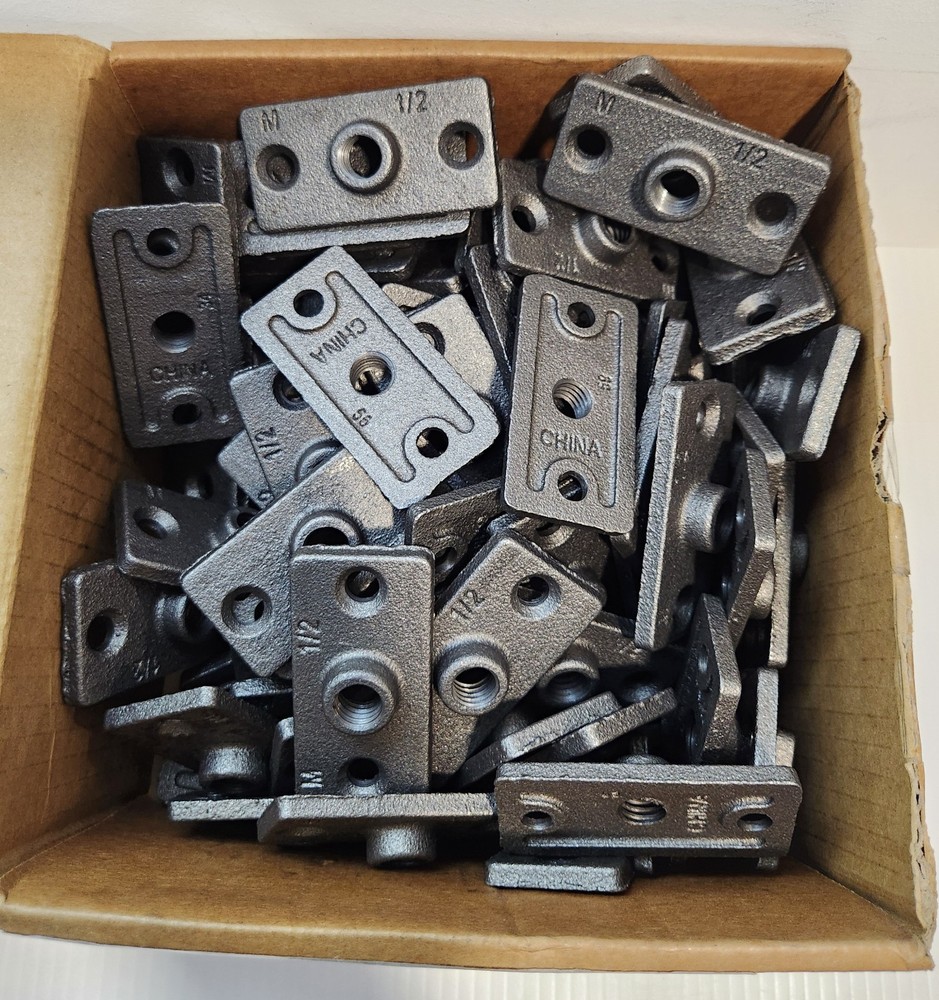 1/2″ PL CEILING FLANGE W/BOLT THREAD SKU: 940 ( ONLY SALE BOX OF 100 PCS )