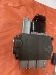 China Chinese Walk Behind Skidsteer Triple Valve