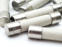 Box of 100 Bussmann MDA5 250 Volt 5 Amp Slow Blow Ceramic Fuses 1/4″ x 1-1/4″