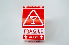 1 Roll ; 500 Labels 3×5 (3″ x 5″) Pre-Printed Fragile GLASS This Way up Labels