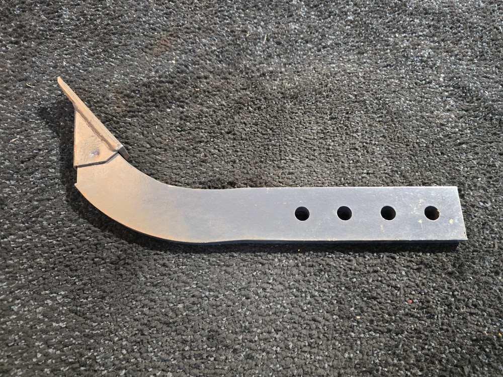 Box Blade 19.5-inch Ripper Shank 4 Hole Box Scraper Shank, Gray