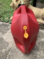 Blitz 5 Gallon Vented Gas Can w/flex spout & Easy Pour Handles